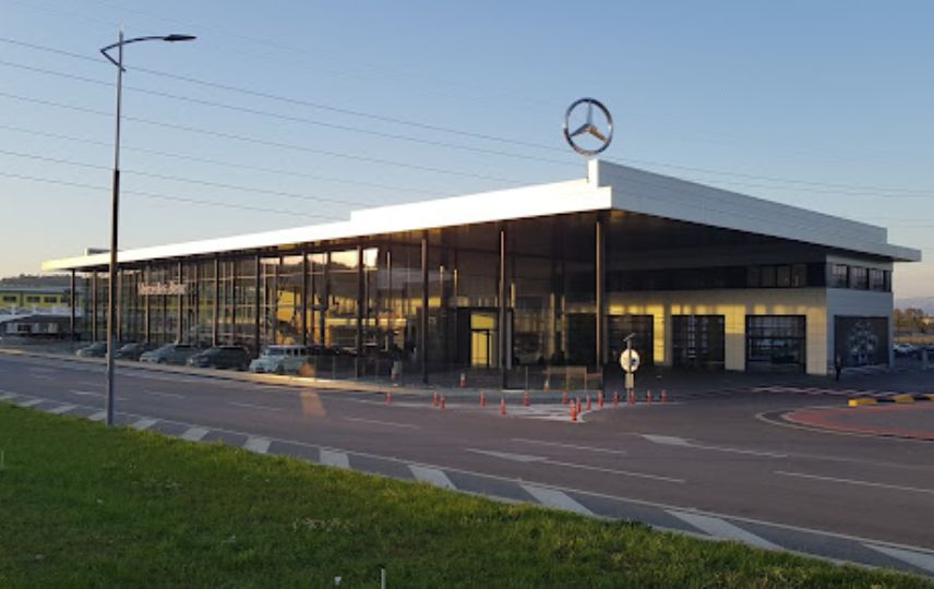 Hapja e madhe e showroom-it të Mercedes Benz Albania. Albsig, pjesë e Kastrati Group.